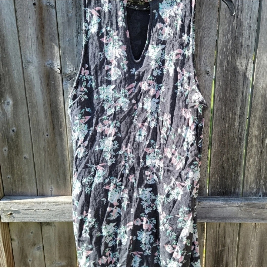 Lush Floral Sleeveless top - photo 5