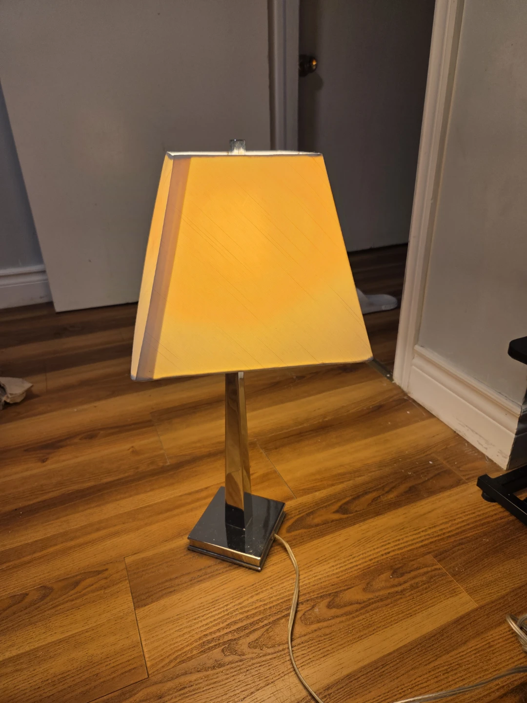 Table Lamp with Yellow Shade - photo 3
