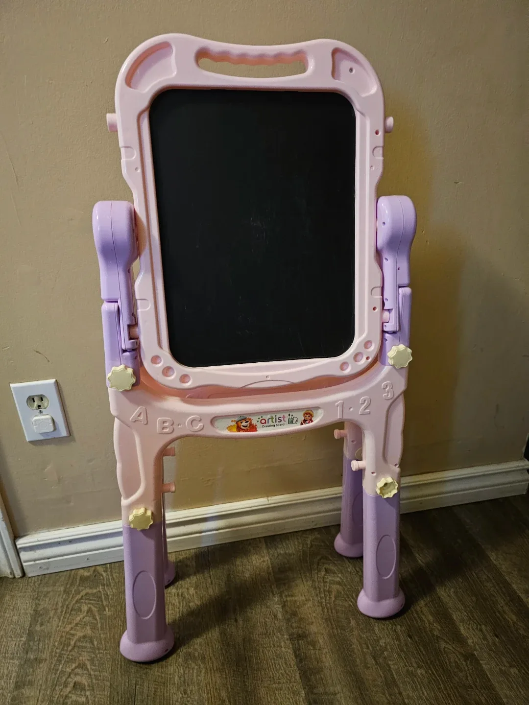 #cleanout Artist Easel - Kids Art Board