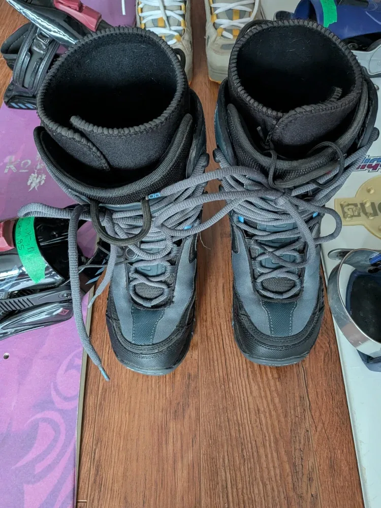 Snowboard Boots - Size Unknown image indicator(8)
