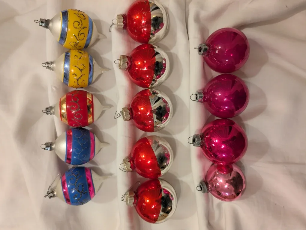 Vintage Christmas Tree Ornaments image indicator(2)