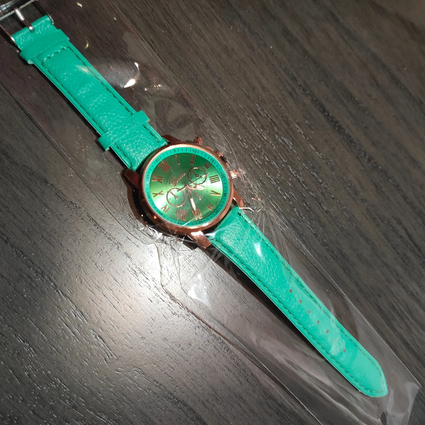 Green Fashion Watch image indicator(2)