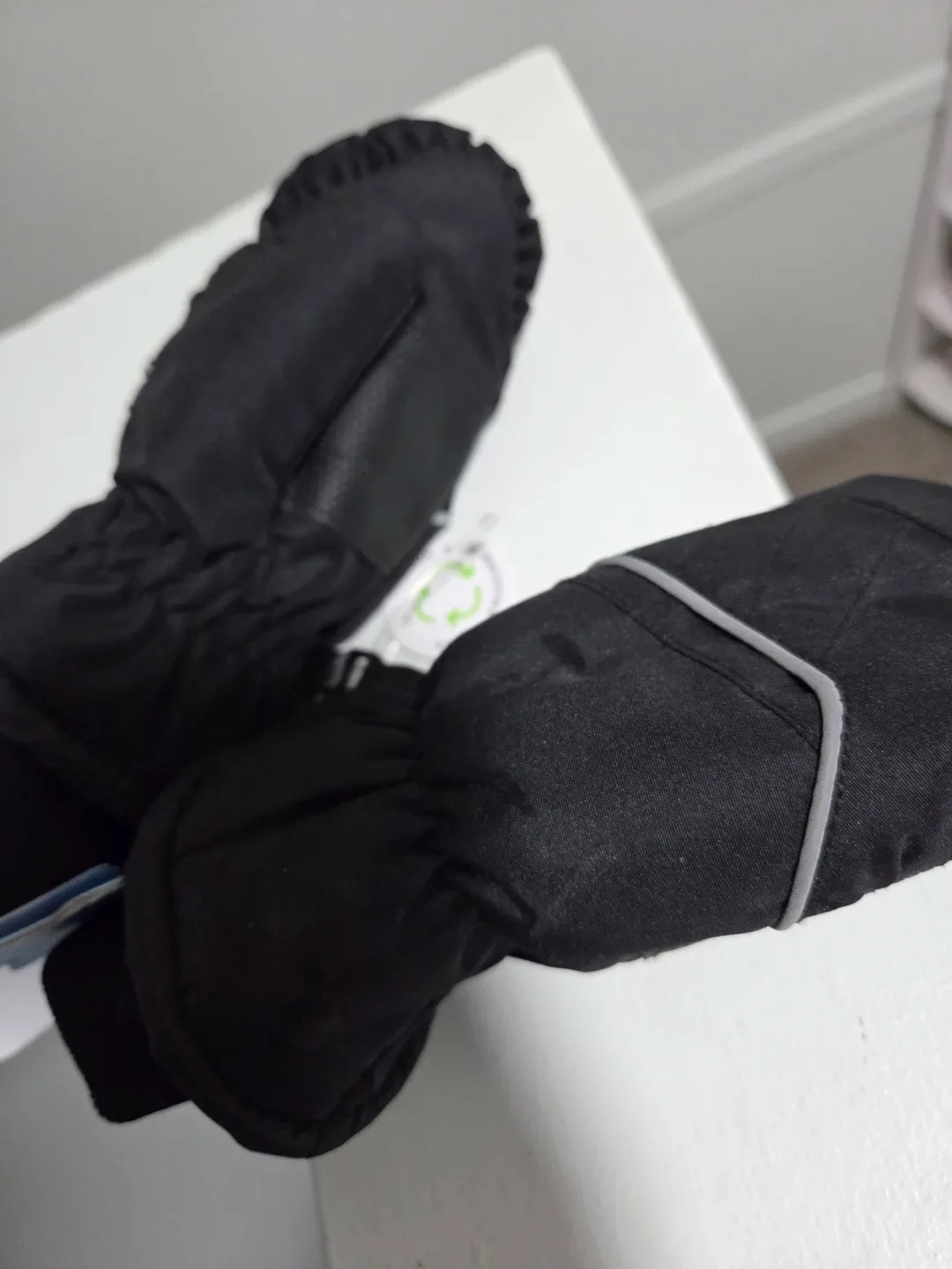 New Hot Paws Kids' Mittens (4-6 Years) image indicator(2)