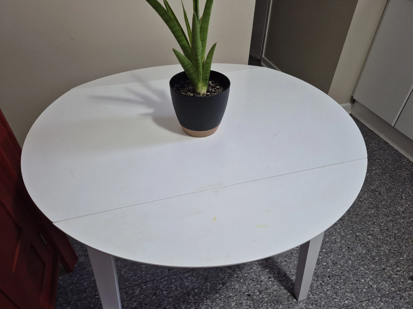 White Round Extendable Dining Table - photo 4