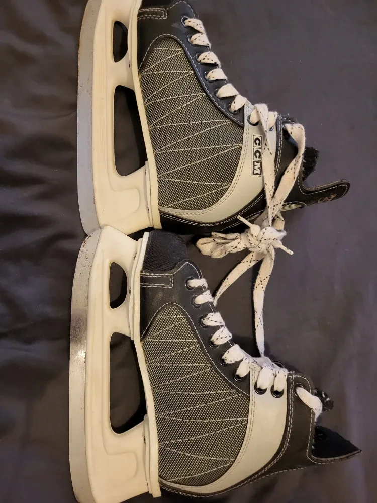 CCM Powerline Size 4 Ice Skates image indicator(2)