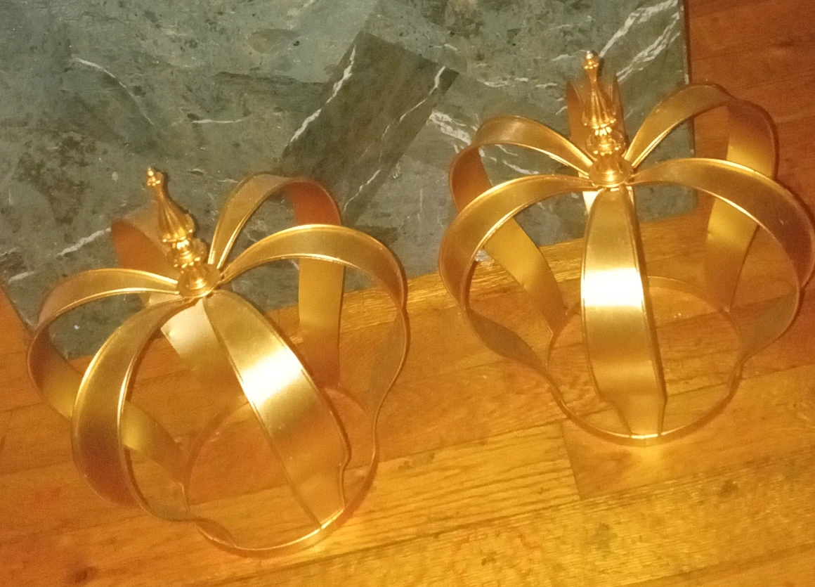 2 Gold Crowns