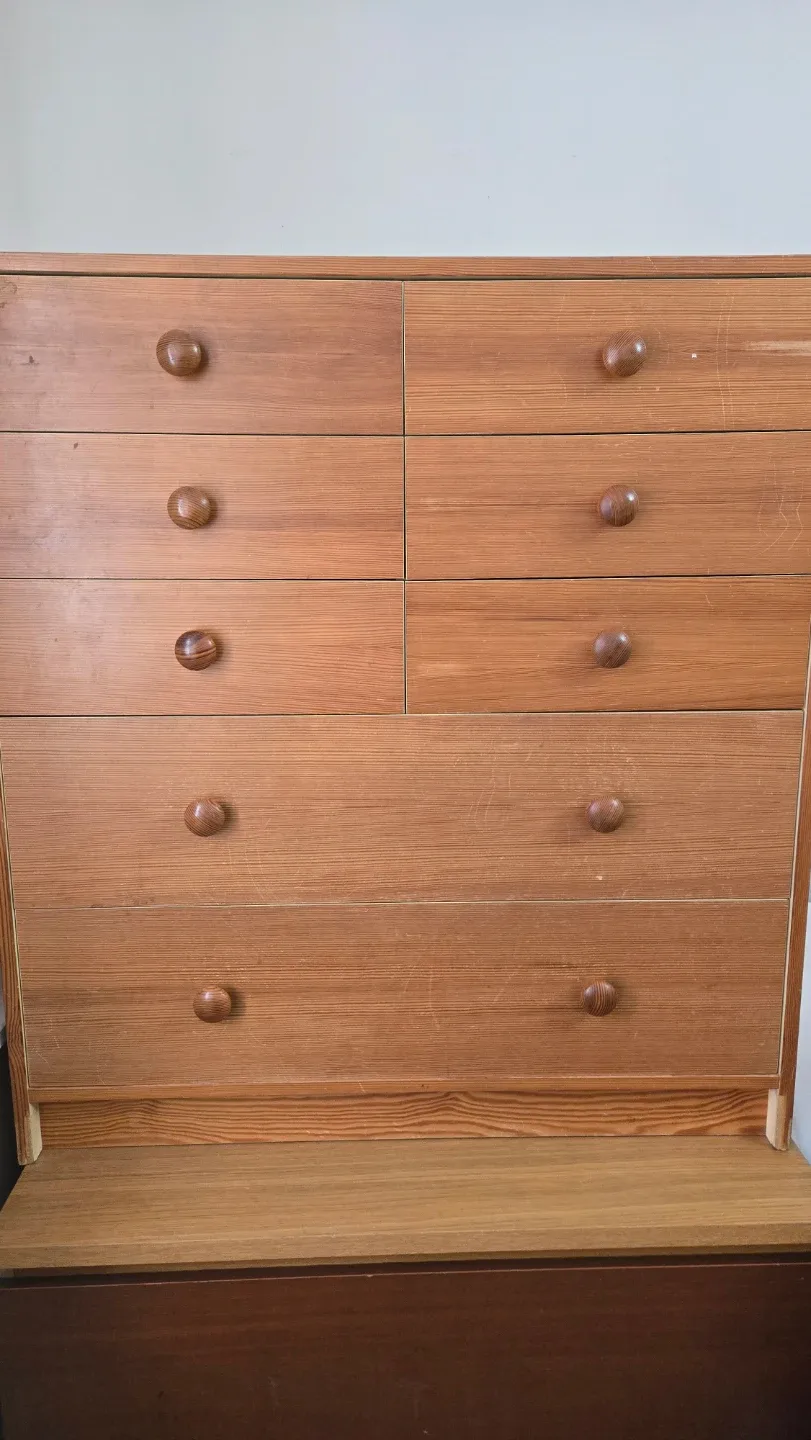 Wooden Dresser with 8 Drawers