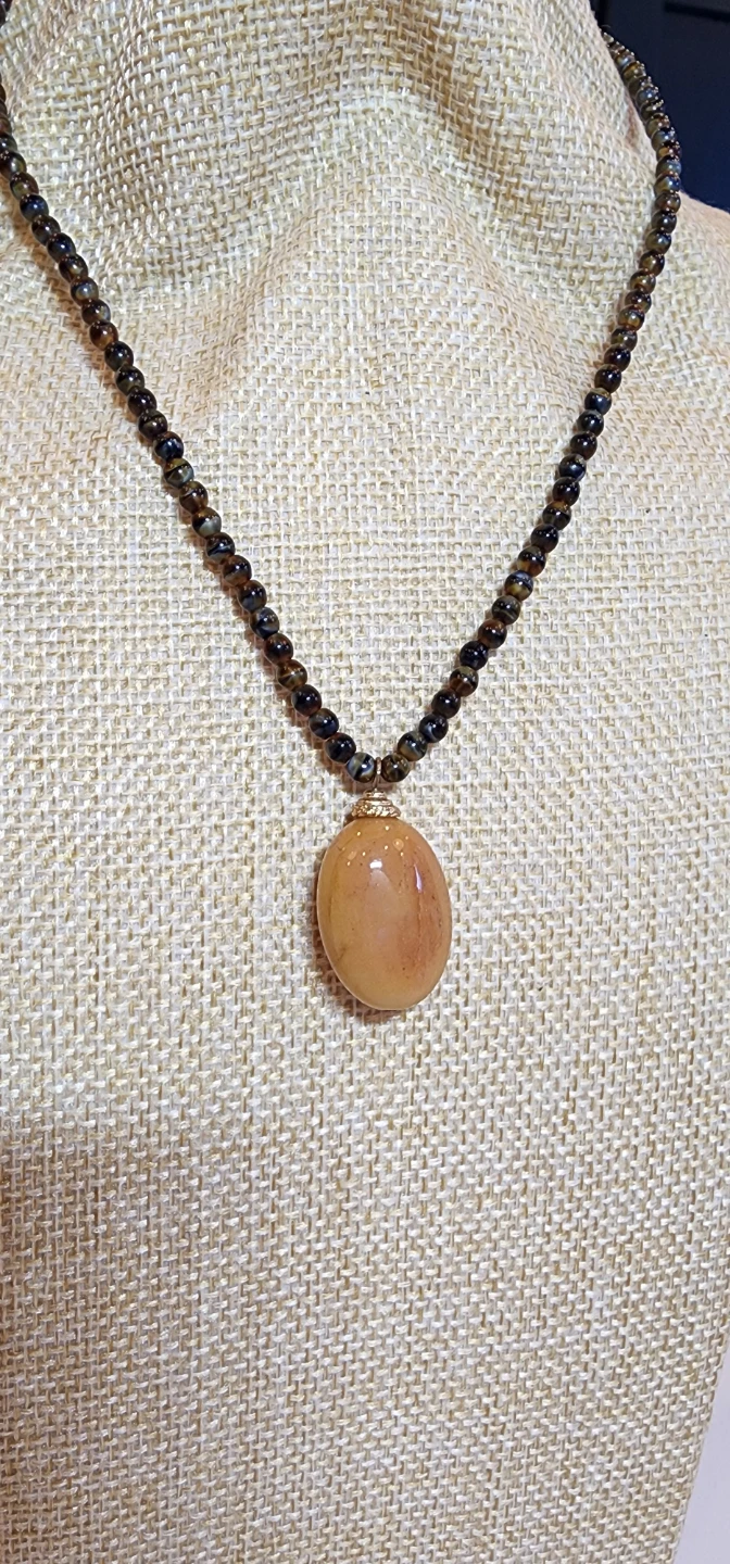 Elegant Beaded Necklace with Amber-Tone Pendant - photo 3