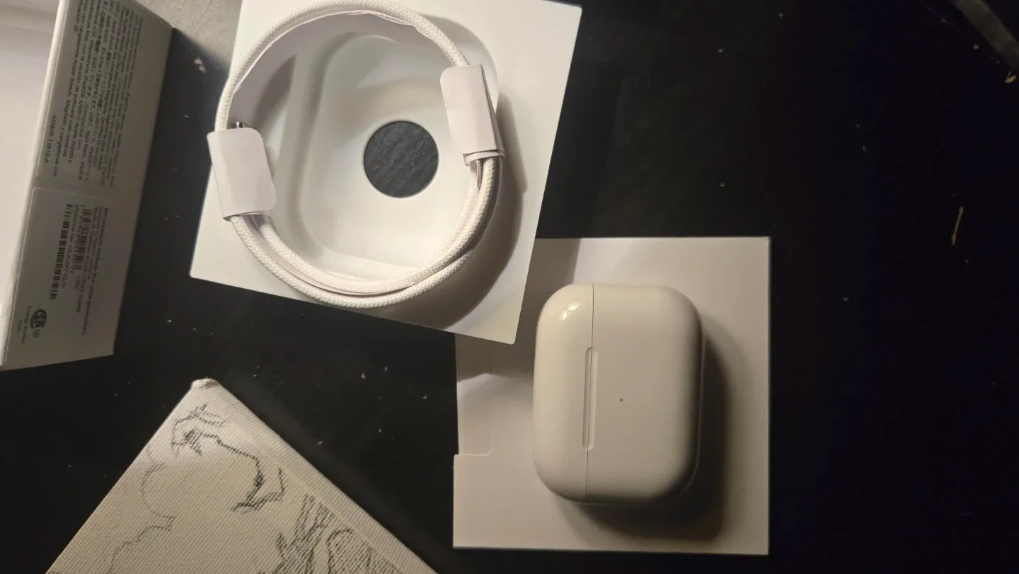 New Apple AirPods Pro (2nd generation) image indicator(2)
