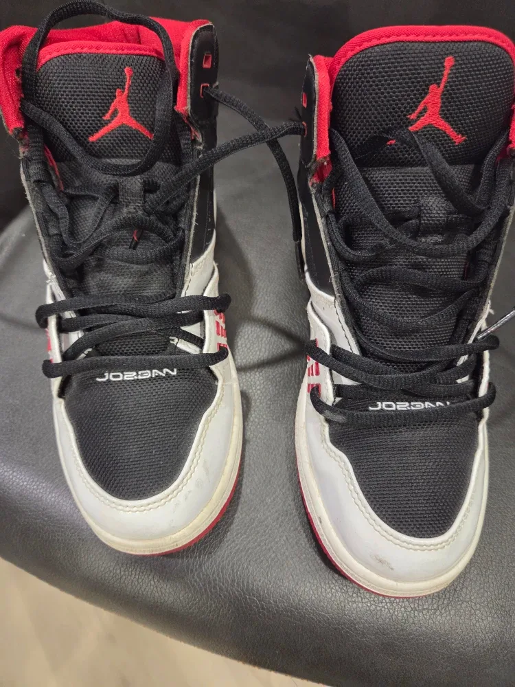 Jordan 23 Kids Black/Red/White Shoes - Size 4.5Y image indicator(3)