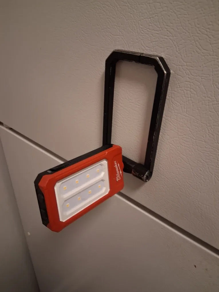 Milwaukee Rechargeable Low Profile Magnetic Task Light image indicator(6)