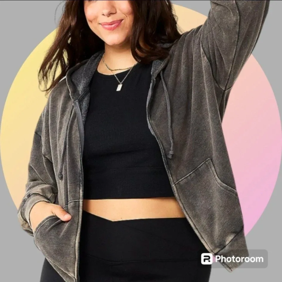 #Cleanout ♻️ NWT Distressed Zip Up Hoodie w Pockets image indicator(2)