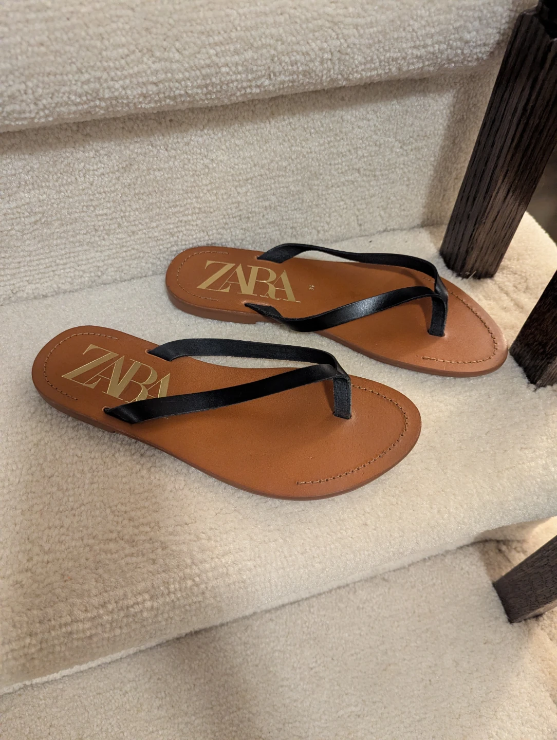 Zara Brown NEW Flip Flops - Size 35