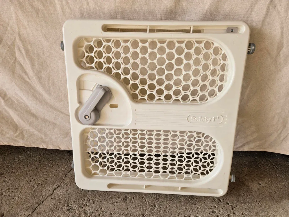 Safety 1st Baby Gate