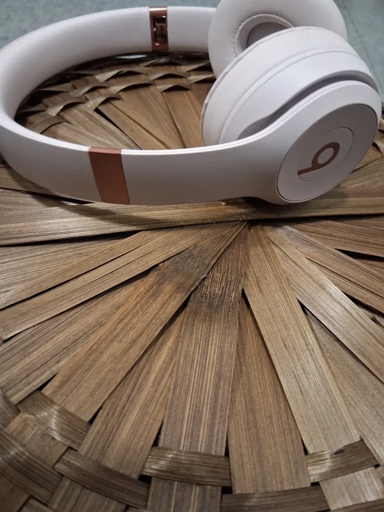 Beats Solo3 Wireless Headphones - Rose Gold image indicator(5)