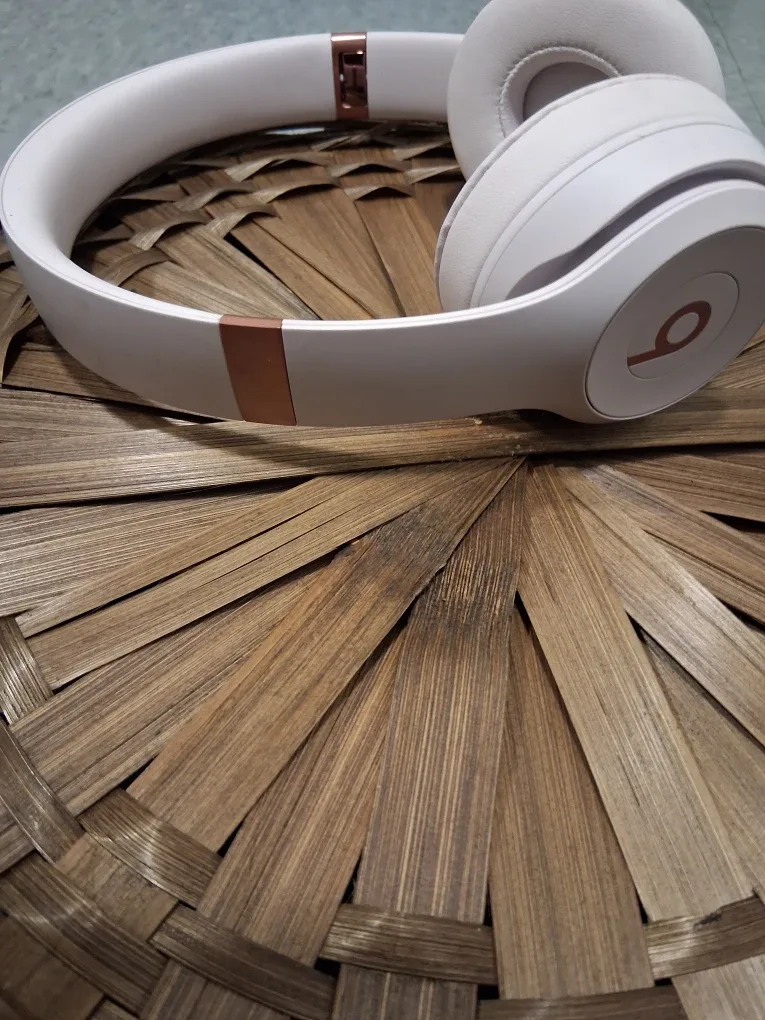 Beats Solo3 Wireless Headphones - Rose Gold image indicator(6)