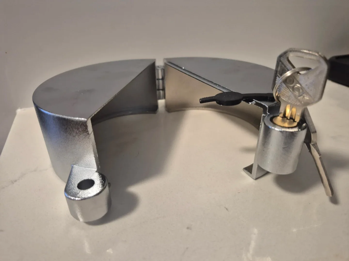 Semi Diesel Truck Locking Fuel Cap & 2 Keys image indicator(3)