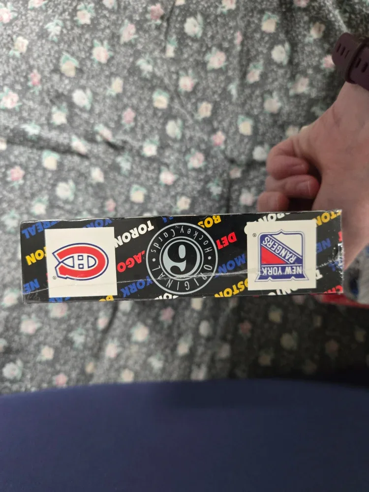The Original 6 Premium Hockey Card Series - New Sealed image indicator(5)
