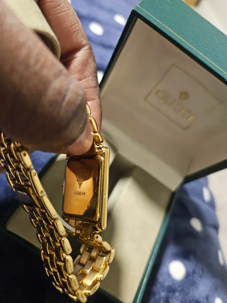 Vintage Gucci 4200 M Gold Watch with Box image indicator(2)