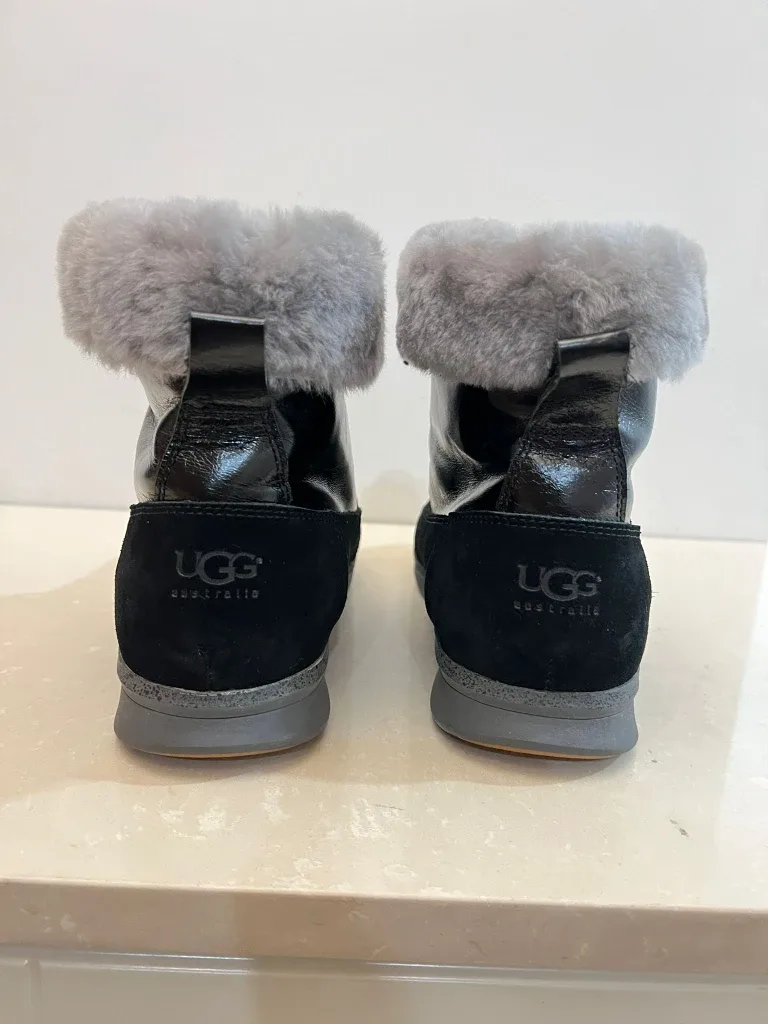 UGG Adirondack III Black Boots image indicator(3)