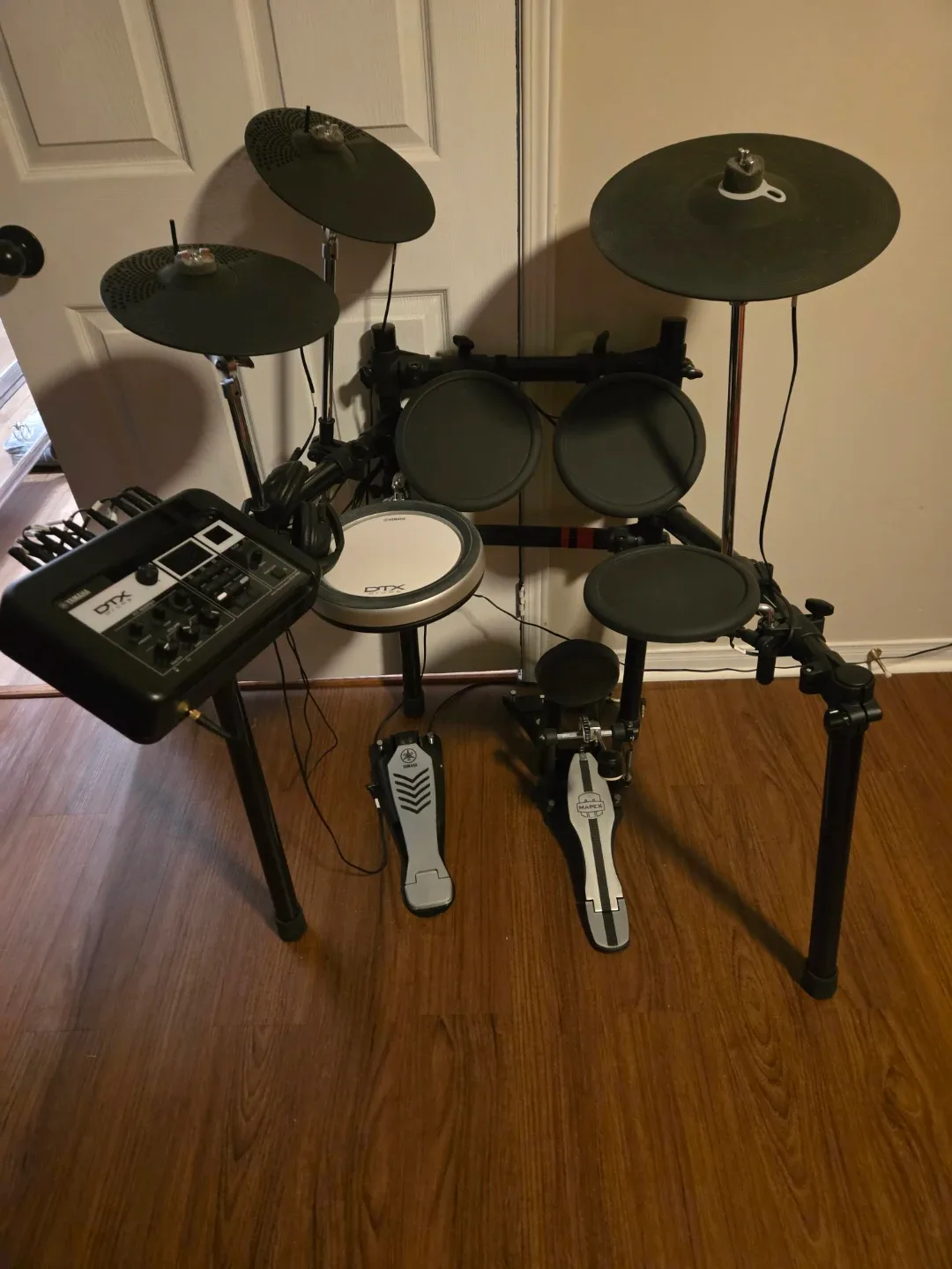 Yamaha DTX Electronic Drum Set