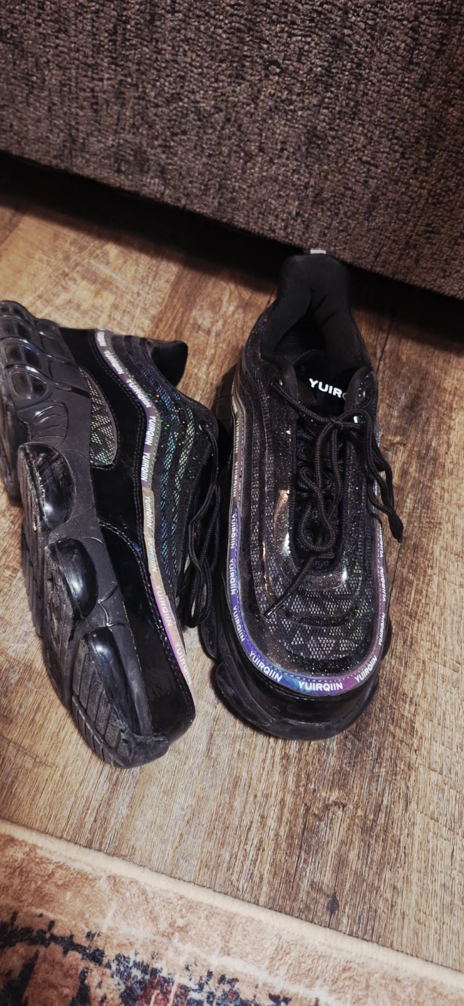 YUIROQIN Black Sneakers