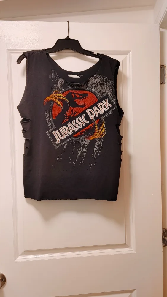 Jurassic Park Graphic Tank Top size Medium