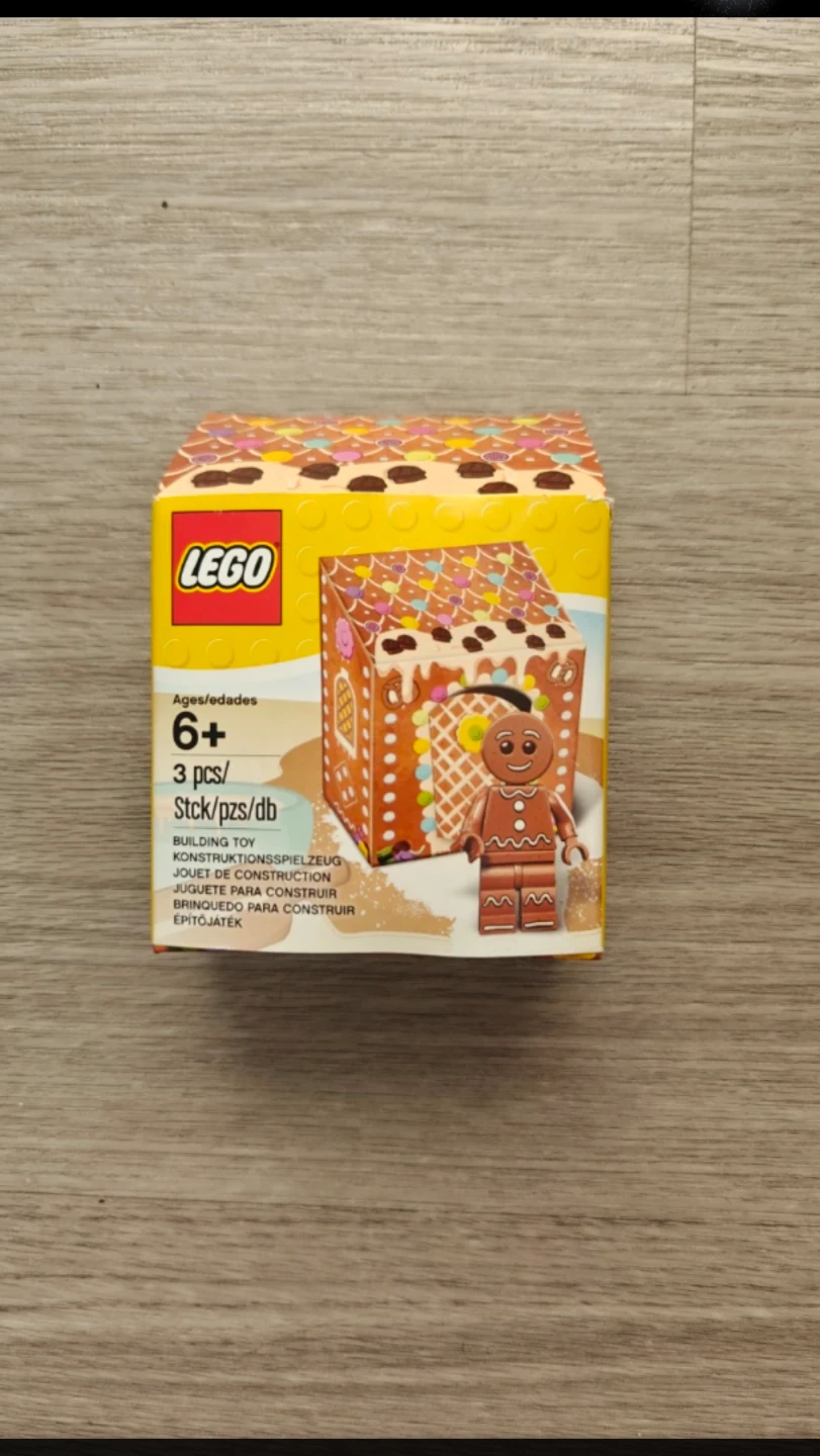 LEGO Gingerbread Man GWP Minifig.