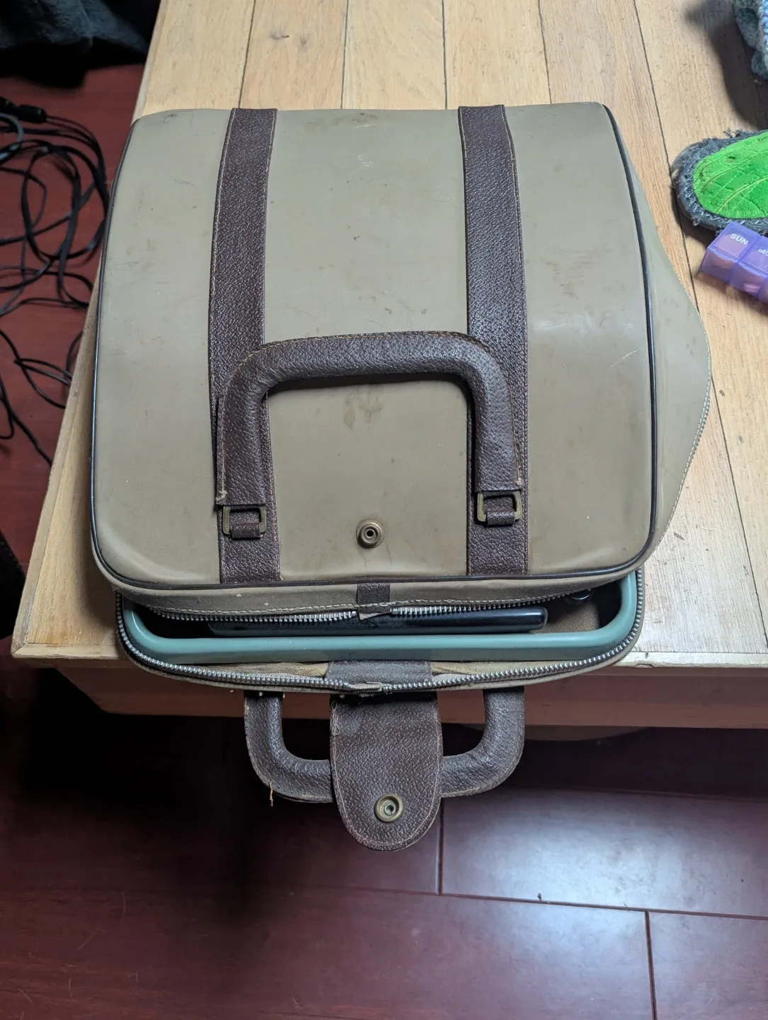 Olivetti Lettera 22 Typewriter image indicator(2)