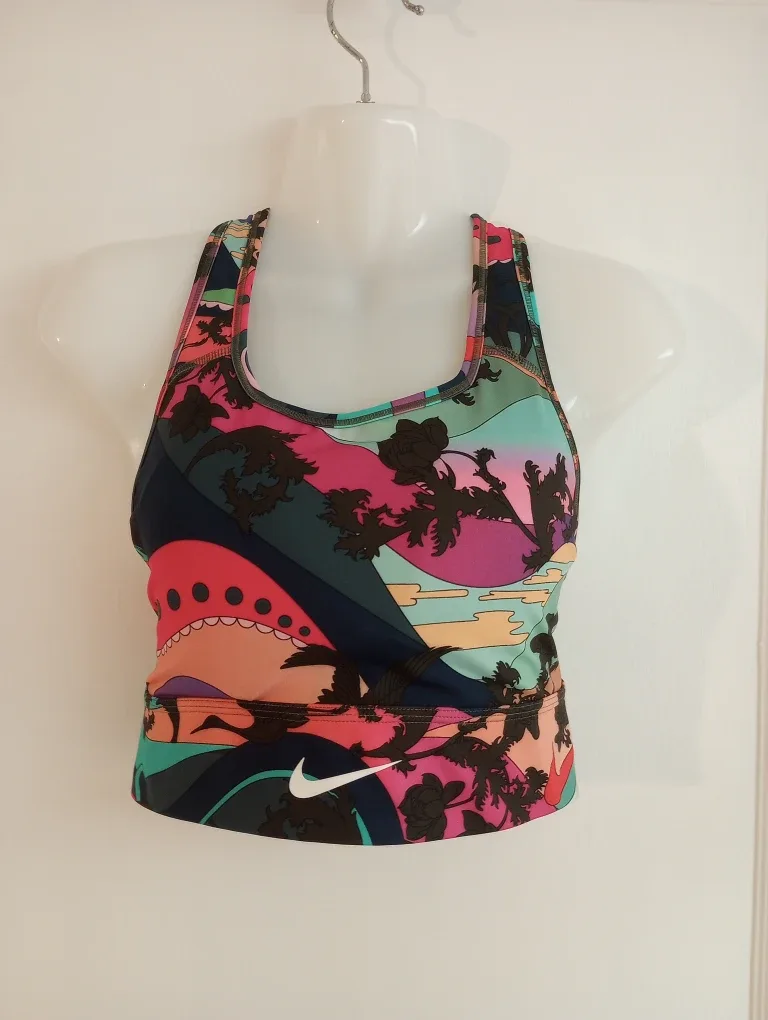 NWOT Nike Swoosh Sports Bra Medium