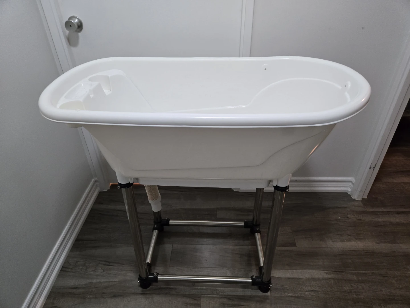 White Baby Bathtub with Stand