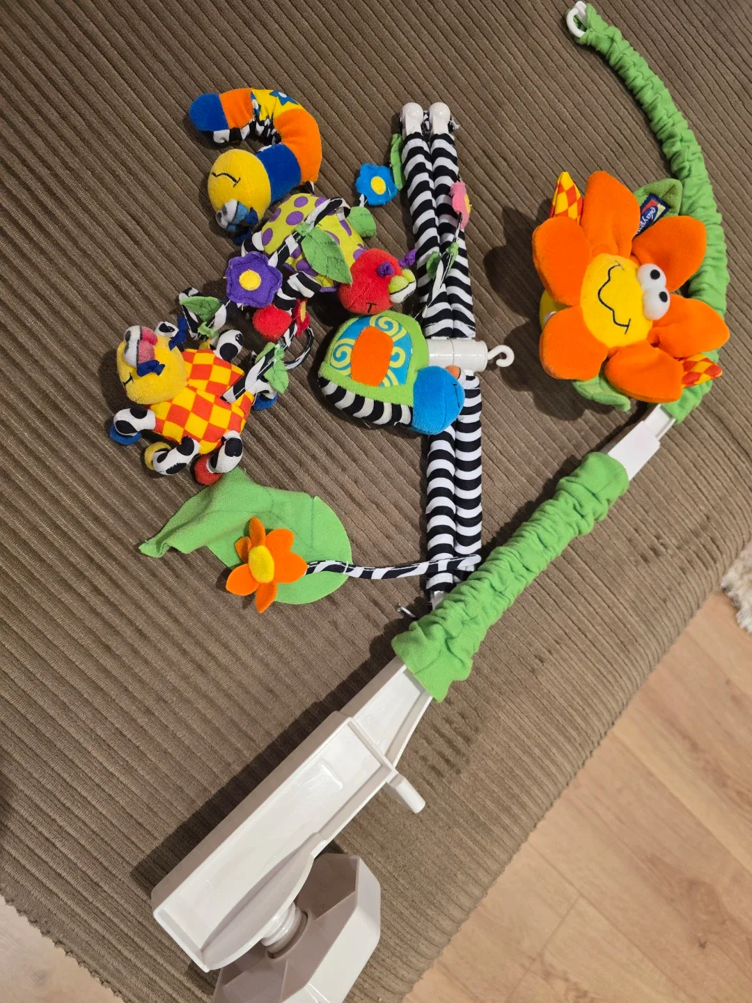 Lamaze Gardenbug Mobile crib toys image indicator(2)