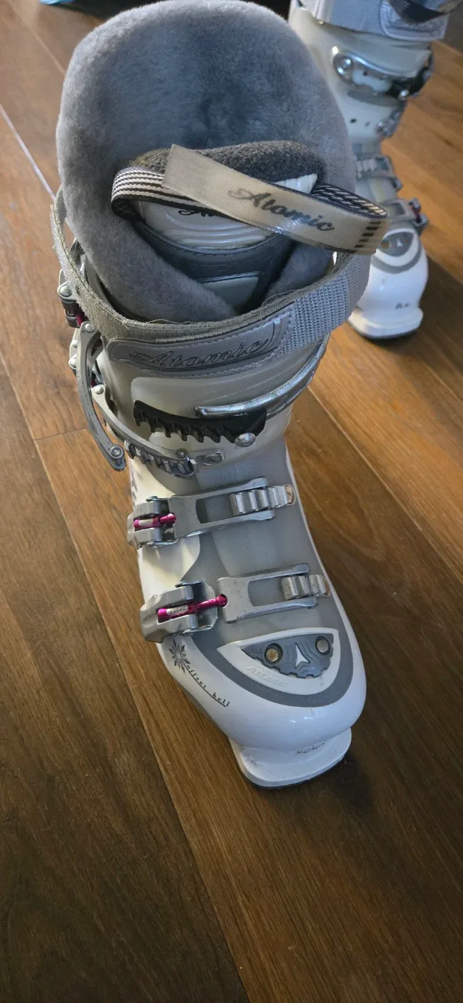 Atomic Ski Boots Size 25.5 #cleanout image indicator(2)