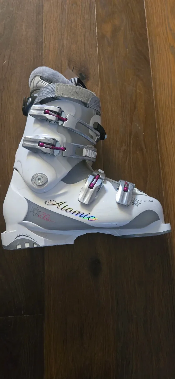 Atomic Ski Boots Size 25.5 #cleanout image indicator(3)