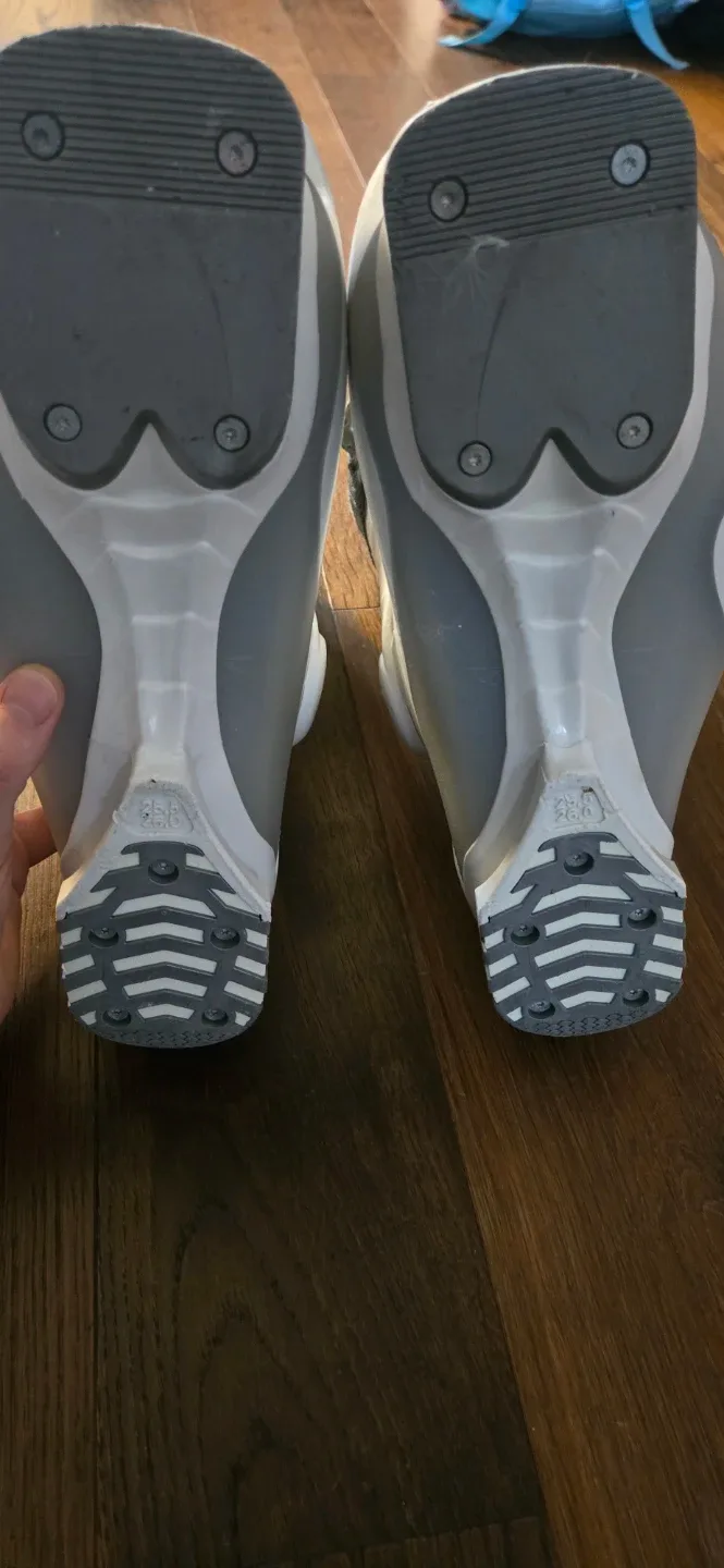 Atomic Ski Boots Size 25.5 #cleanout image indicator(4)