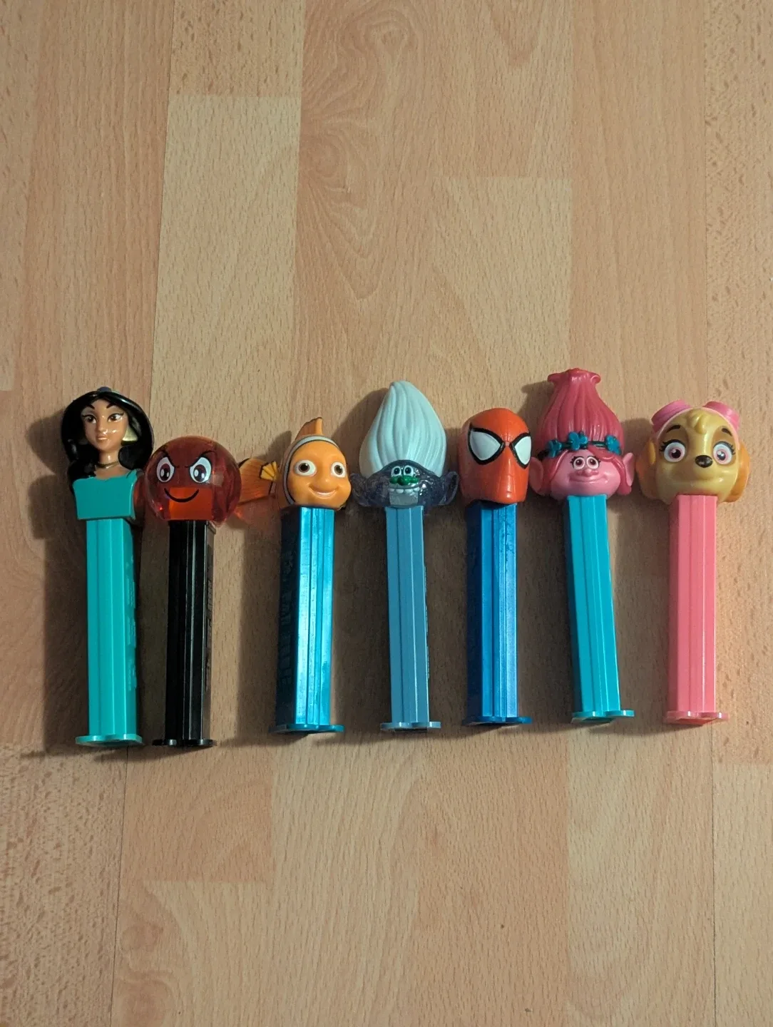 7 loose PEZ DISPENSERS. used like new . SHOOT ME A PRICE FOR ALL