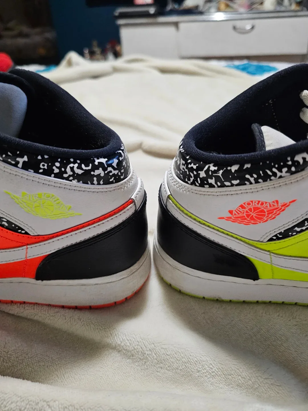 Air Jordan 1 Mid Notebook GS image indicator(5)