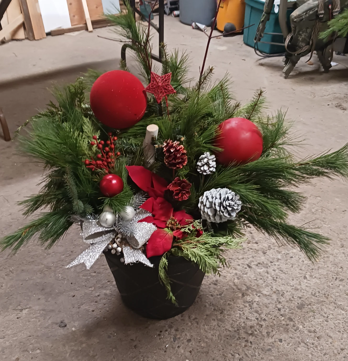 Christmas outdoor arrangement - photo 2