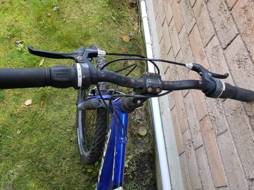 #Cleanout Trek 220 Kids Mountain Bike - Blue & White - photo 5