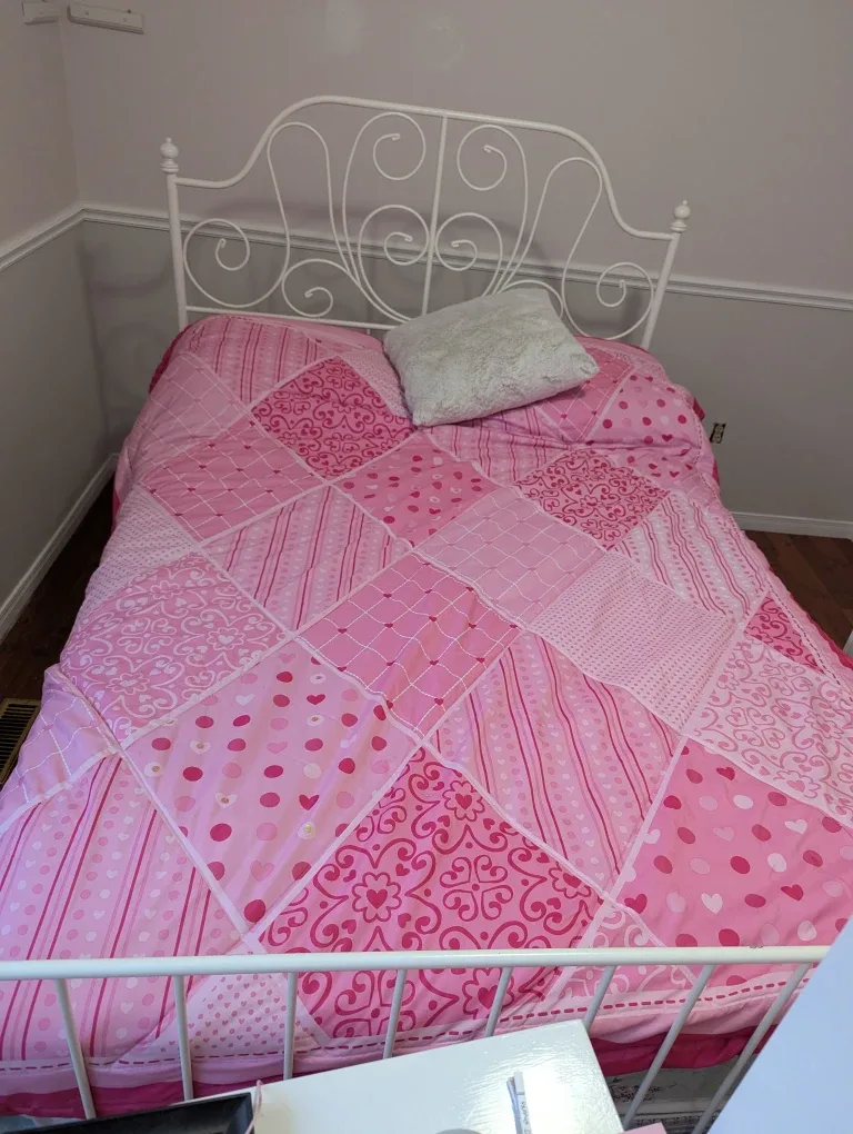 Bed, mattress, box spring and memory foam