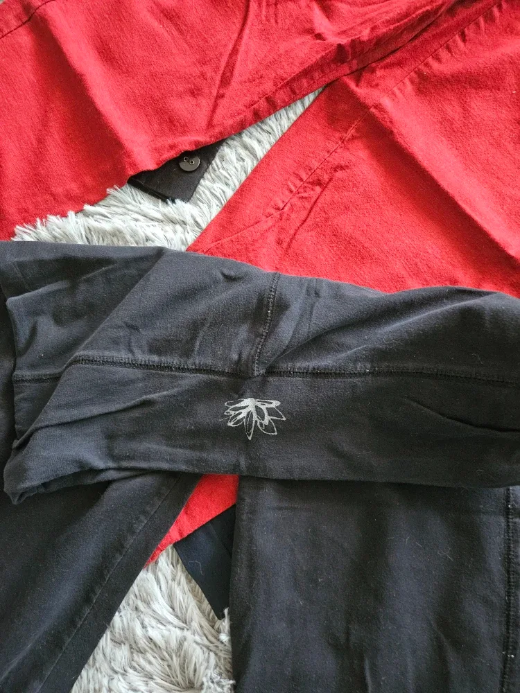 mySTYLE Black Capri Leggings - Size S/M image indicator(3)