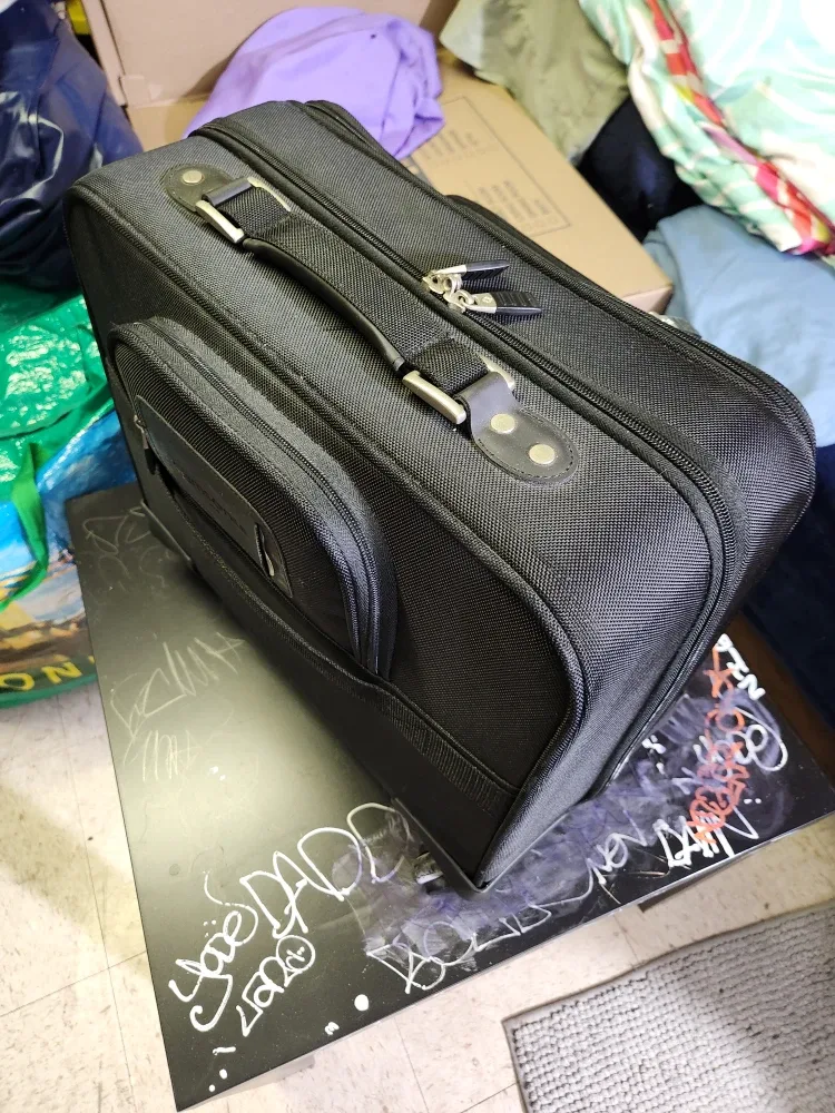 Samsonite Black Rolling Suitcase image indicator(2)