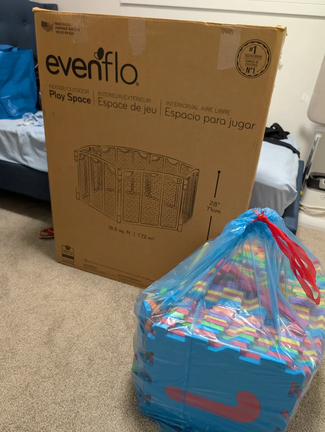 Evenflo Indoor/Outdoor Play Space and floor foam mat