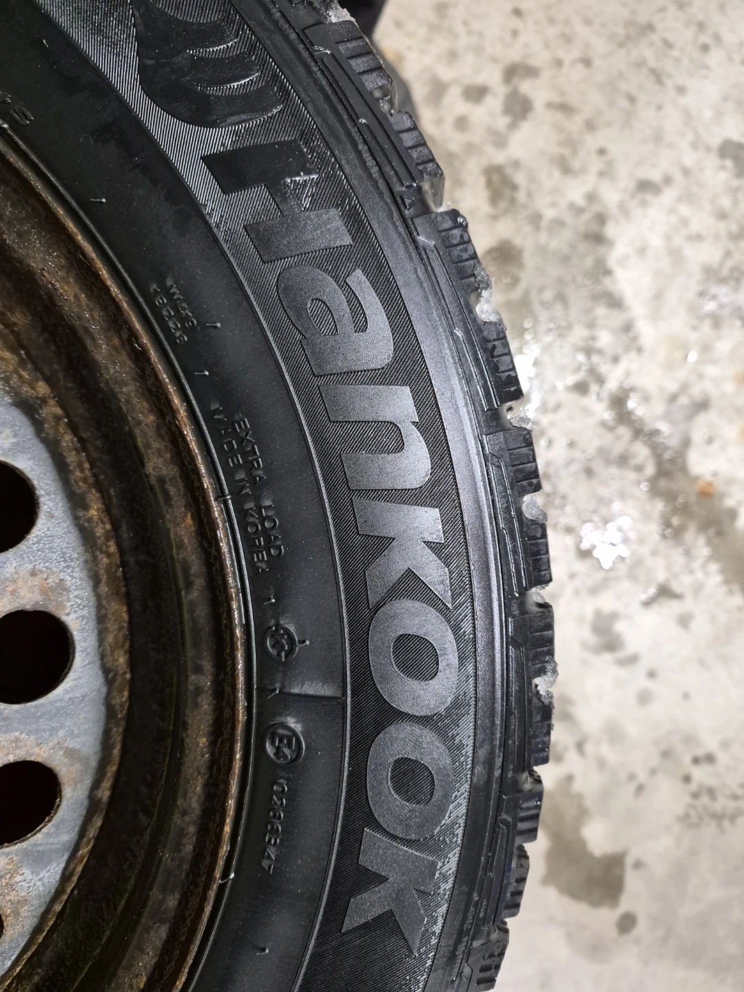 Hankook Winter i*Pike RS 215/60R16 Tire - photo 3