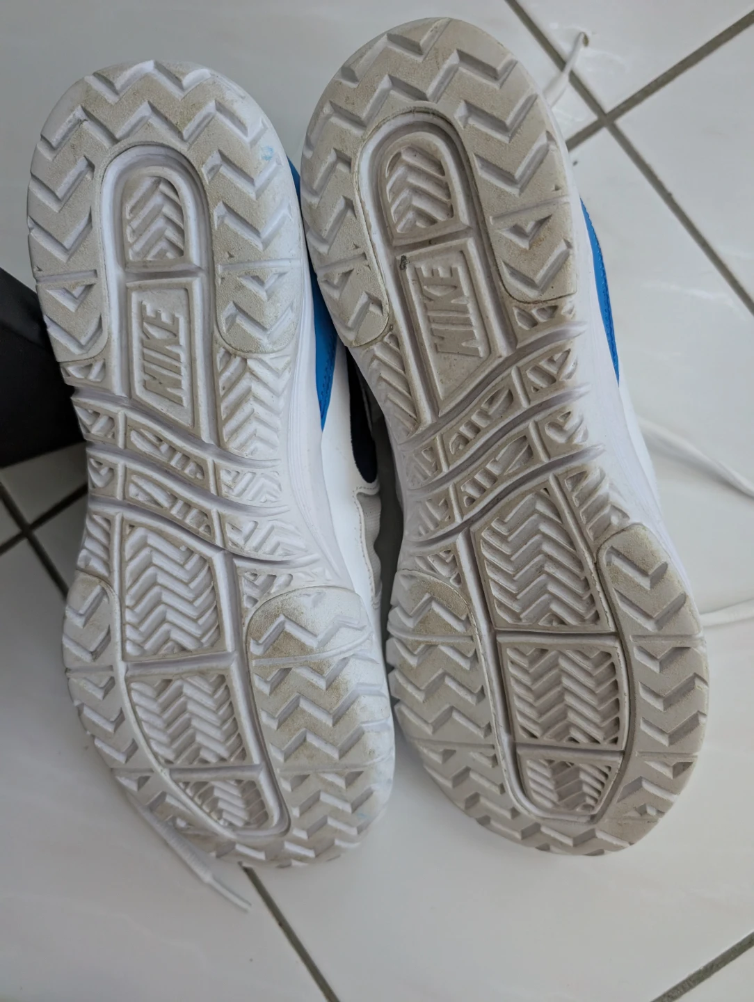 Nike Air White/Blue Tennis Shoes - photo 4