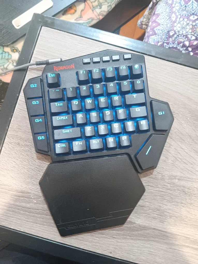 Redragon K585 DITI One-Handed Mechanical Gaming Keyboard - Black image indicator(2)