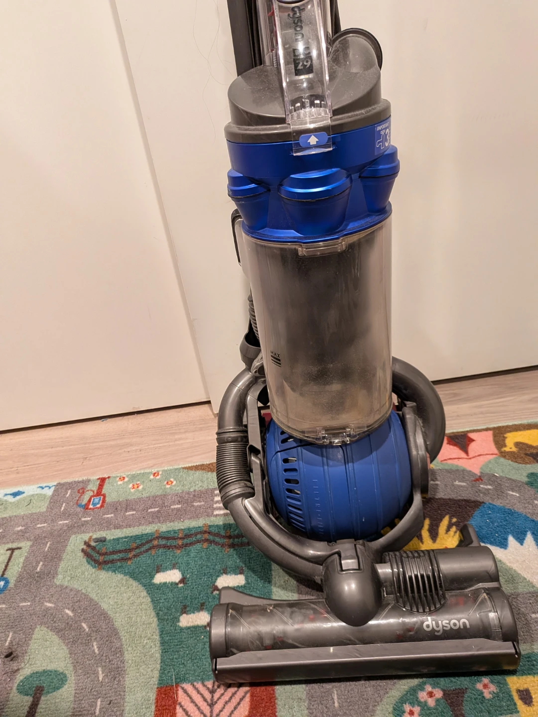 Dyson DC29 Vacuum Cleaner - photo 2