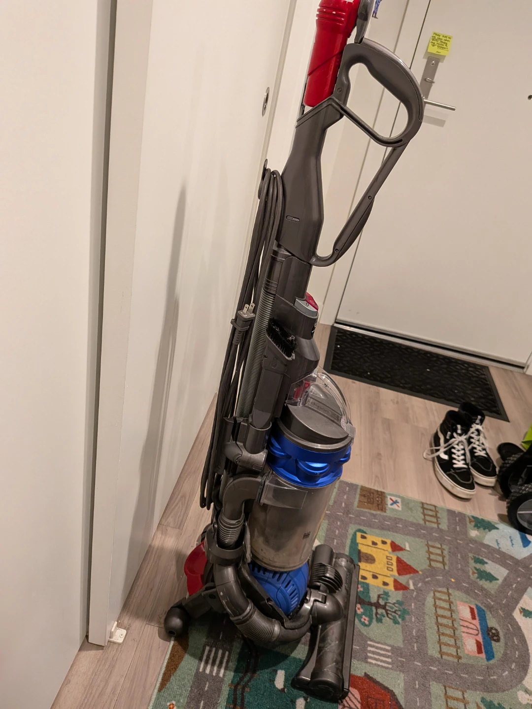 Dyson DC29 Vacuum Cleaner - photo 3