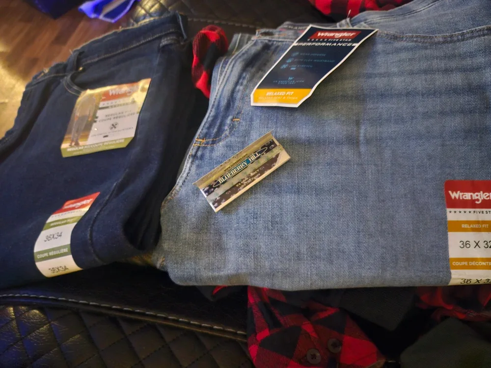 Wrangler Relaxed Fit Jeans 36x34 and 36X32