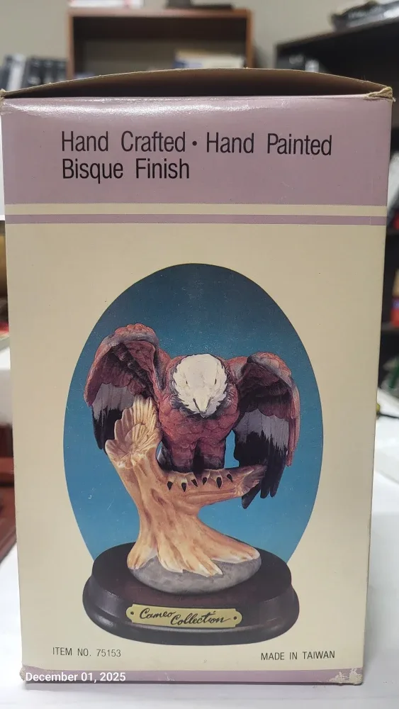 Cameo Collection Eagle Figurine image indicator(6)